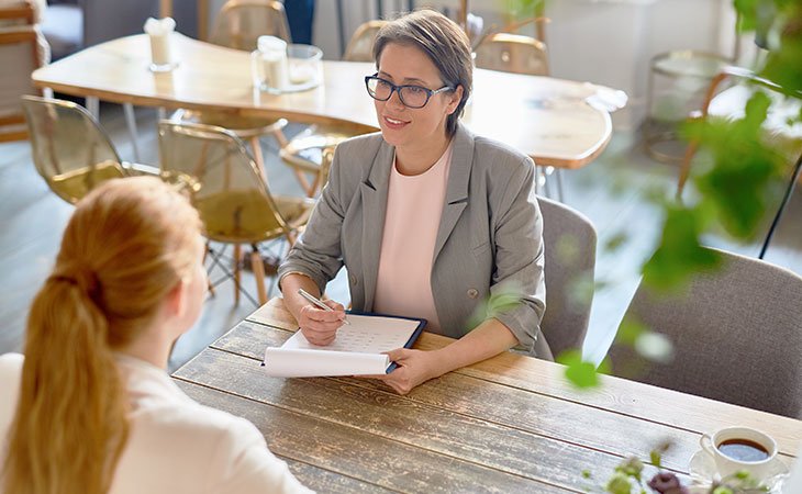two people in a casual job interview