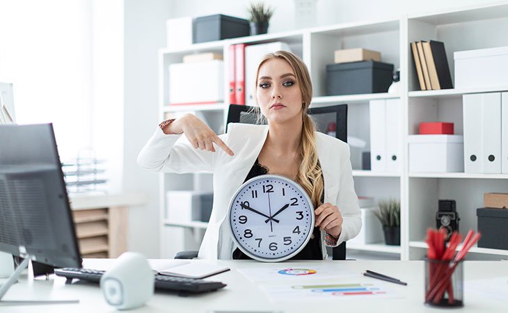 100+ Situational Interview Questions With Answers &Amp; Tips Independent Recruiter LLC | Staffing Agency women pointing to big clock