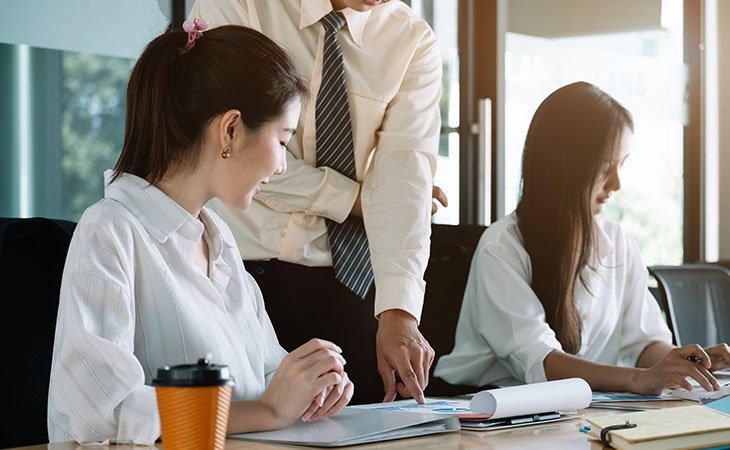 Program Manager Job Description: Essential Skills Guide Independent Recruiter LLC | Staffing Agency man-pointing-paper-women-working