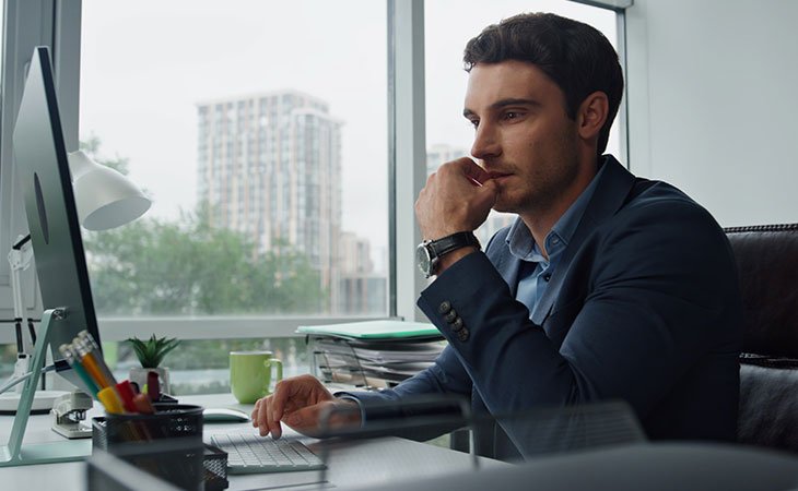 Program Manager Job Description: Essential Skills Guide Independent Recruiter LLC | Staffing Agency man-thniking-hand-computer