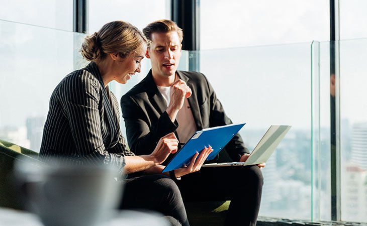 Program Manager Job Description: Essential Skills Guide Independent Recruiter LLC | Staffing Agency man-woman-sitting-talking-working