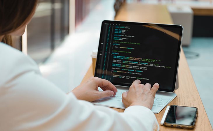 Java Developer Job Description: Skills &Amp; Responsibilities Independent Recruiter LLC | Staffing Agency detail-womans-hands-tablet-code