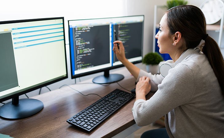 Java Developer Job Description: Skills &Amp; Responsibilities Independent Recruiter LLC | Staffing Agency woman-pointing-code-screen