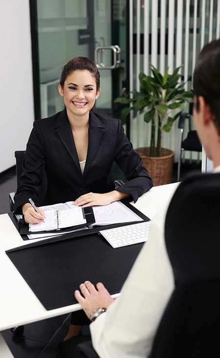 woman-smiling-man-office