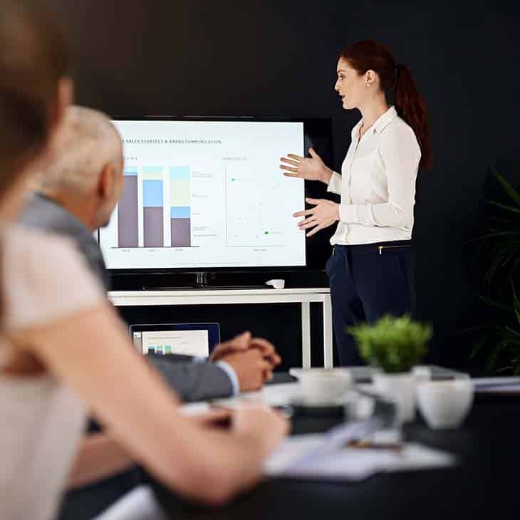 woman-presentation-data-screen