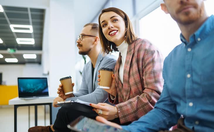 group-woman-smiling-coffee