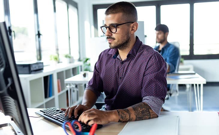 man-glasses-using-computer