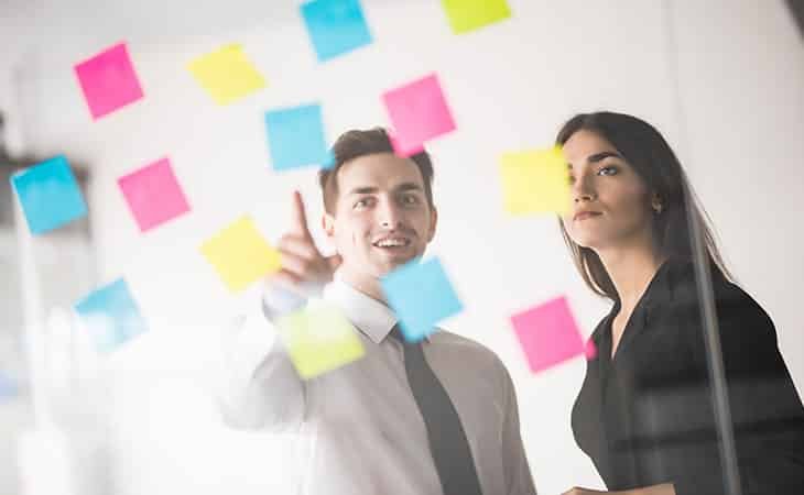 guy-pointing-post-its-woman
