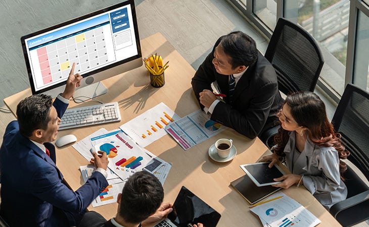 executives-meeting-talking