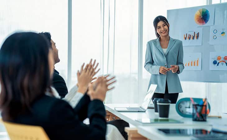 people-applause-woman-presentation